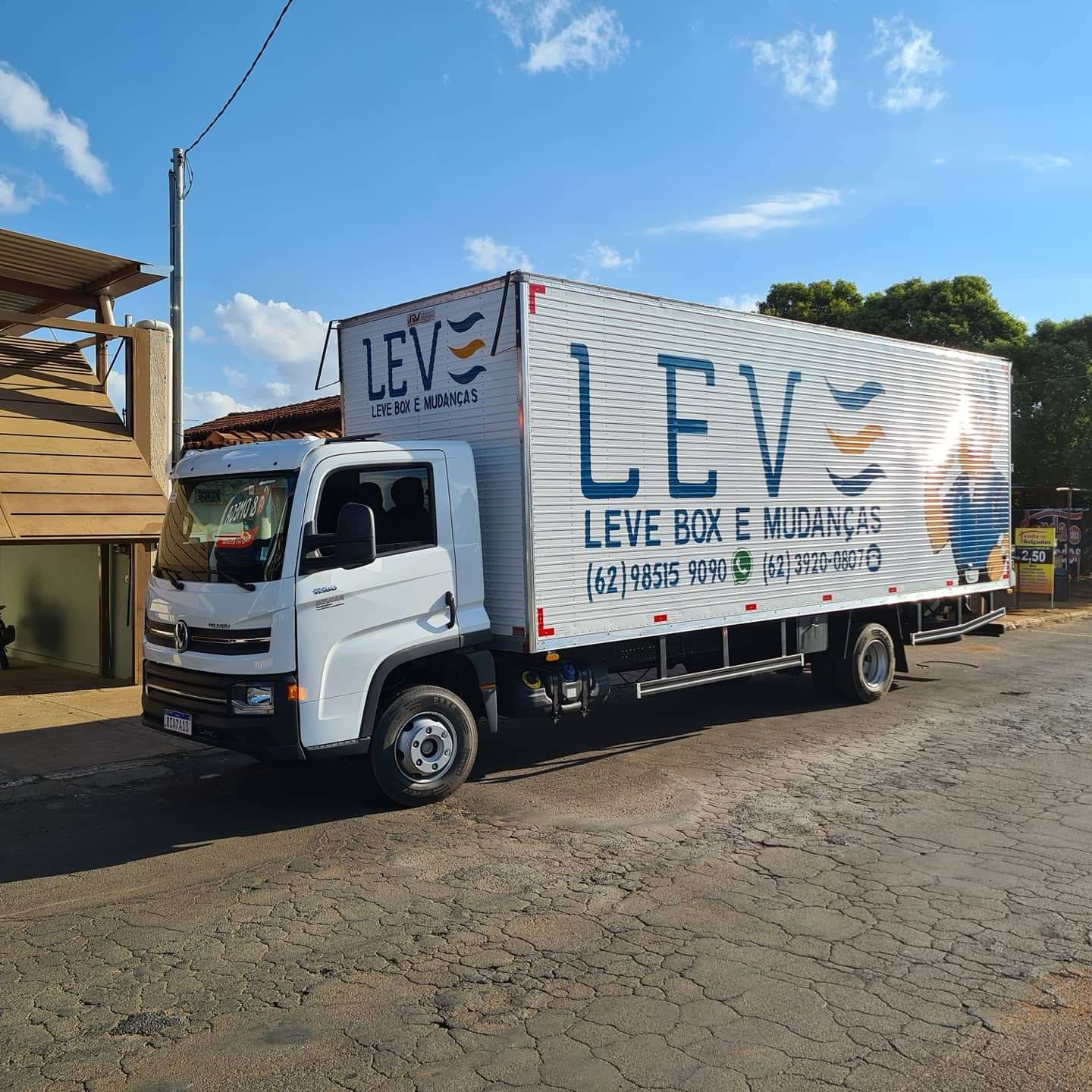 Caminhão Leve Mudanças branco